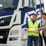 la carga debe estar asegurada en el transporte de contenedores por carretera al igual que el chófer, es de vital importancia tener un buen seguro.