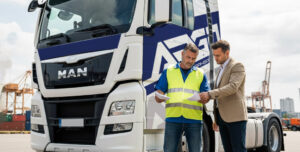 la carga debe estar asegurada en el transporte de contenedores por carretera al igual que el chófer, es de vital importancia tener un buen seguro.